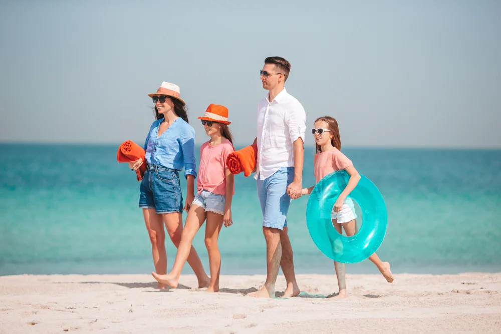 Família, pé na areia